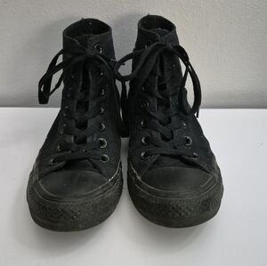 Converse Chuck Taylor High Tops – Black – Size 7 – Classic Canvas